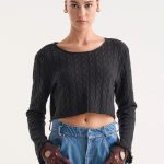 CROP KNIT BLACK TOP